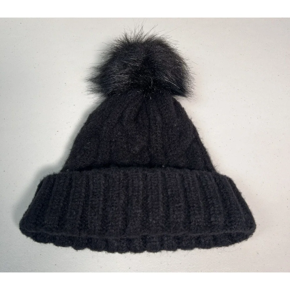 Cable Knit Black Beanie Fur Pom Womens One Size Classic Minimalist Luxury